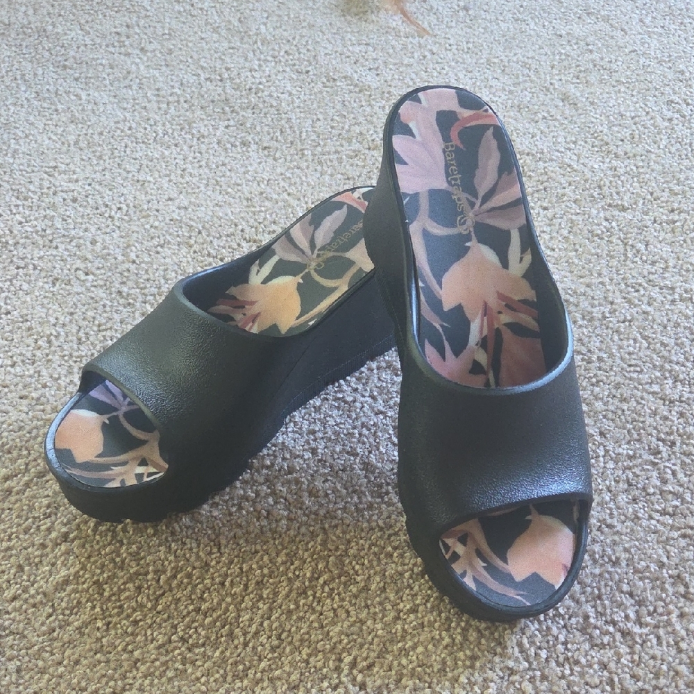 NWOT BareTraps Black Mules with Floral Insole Size 7